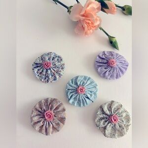 5 Vintage Pastel Calico Pinwheel floral cotton Button covers, tiny pink Roses